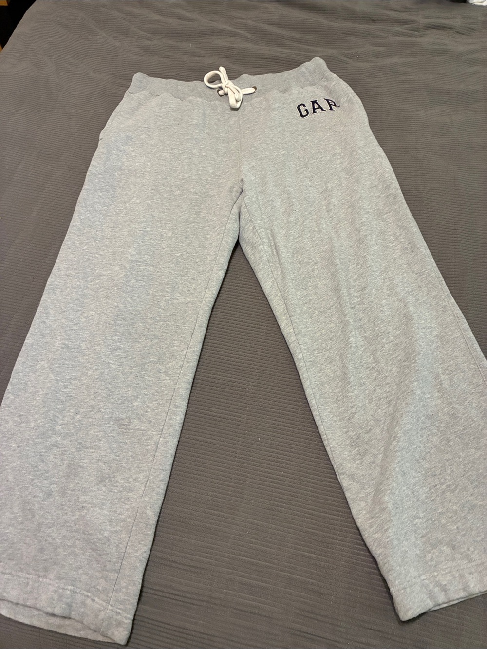 GAP Men’s Heather Gray Jogger Sweatpants